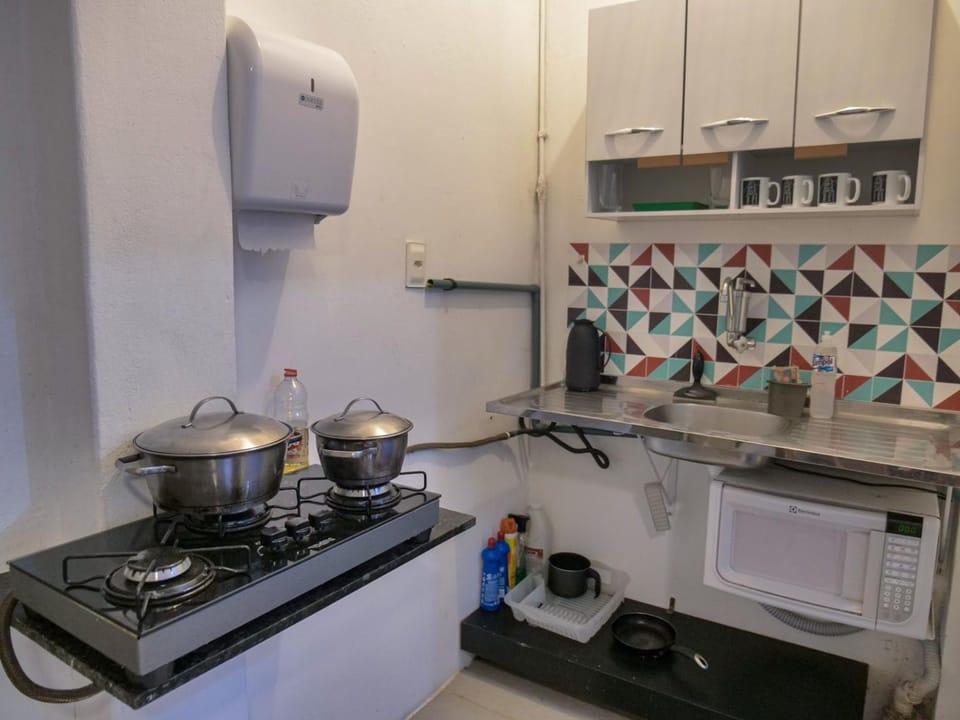 Kitchen or kitchenette, microwave, stove