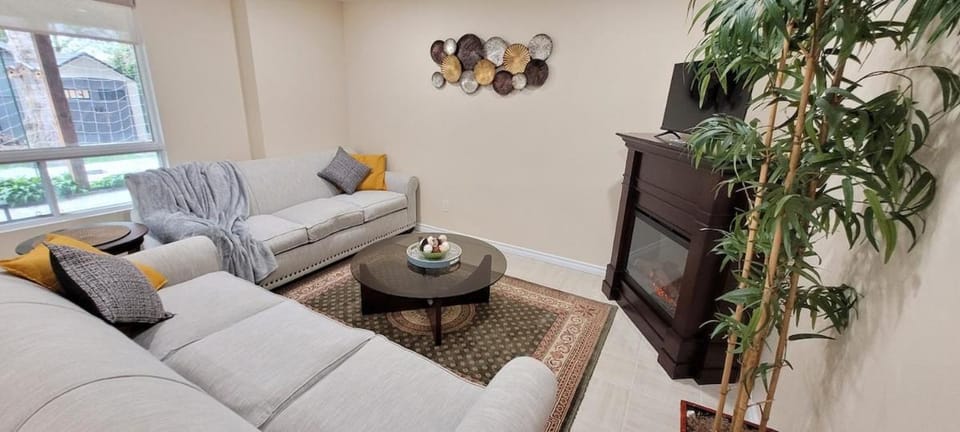 Holiday Hideout Basement Unit Apartment in Pickering