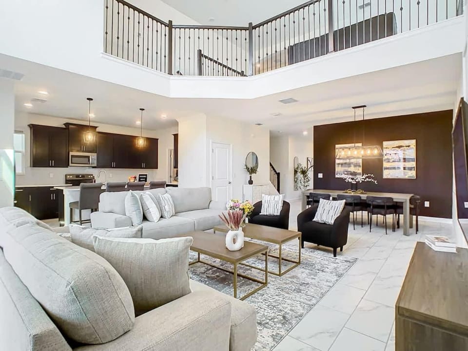 TV and multimedia, Kitchen or kitchenette, Living room, Seating area, Dining area