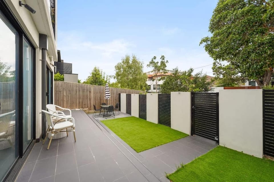 XV - Sun Soaked Ultimate Bentleigh Convenience Apartment in Melbourne