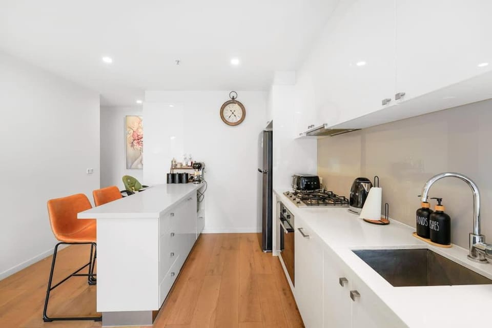 XV - Sun Soaked Ultimate Bentleigh Convenience Apartment in Melbourne