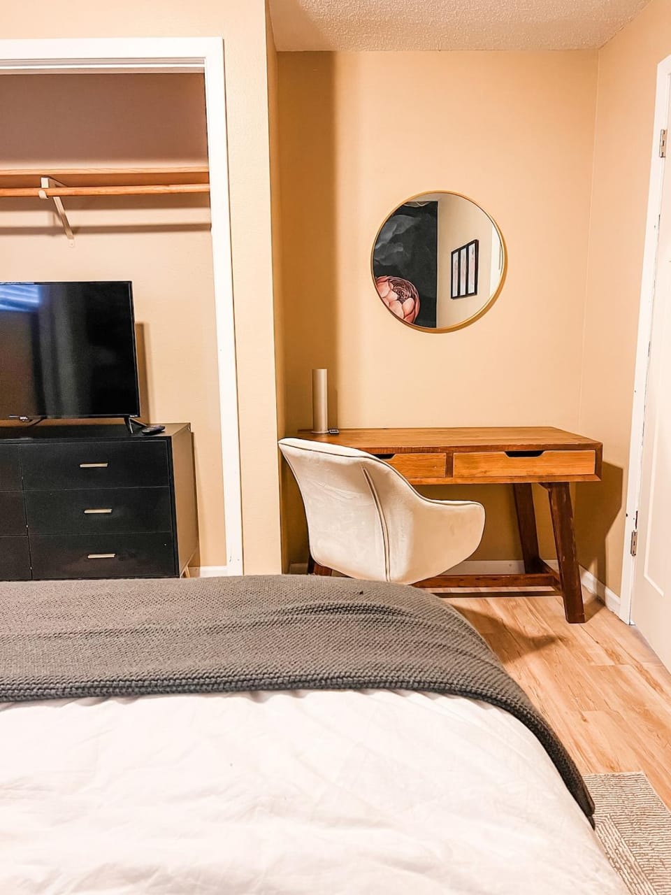 NEW HOT TUB! Black Hills Sanctuary- Private Gym, Gorgeous View Bed and Breakfast in Rapid City