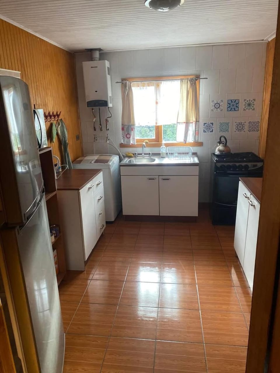 Kitchen or kitchenette, oven