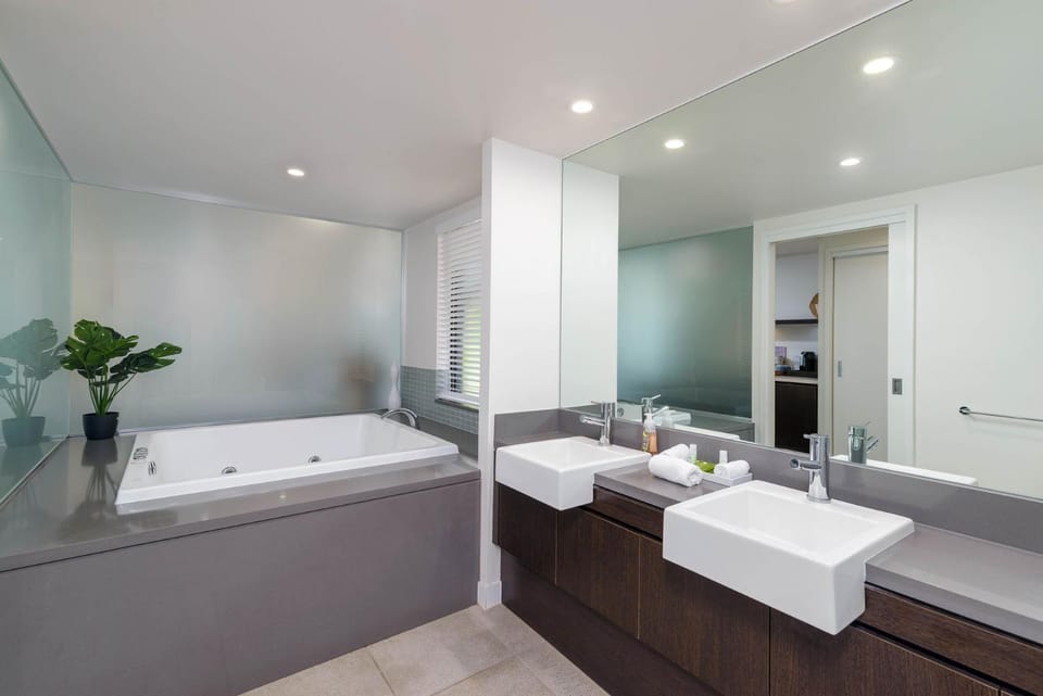 201 Temple By The Sea - Studio Spa Hotel in Port Douglas