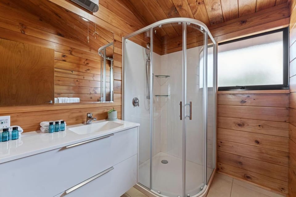 Shower, Bathroom, towels