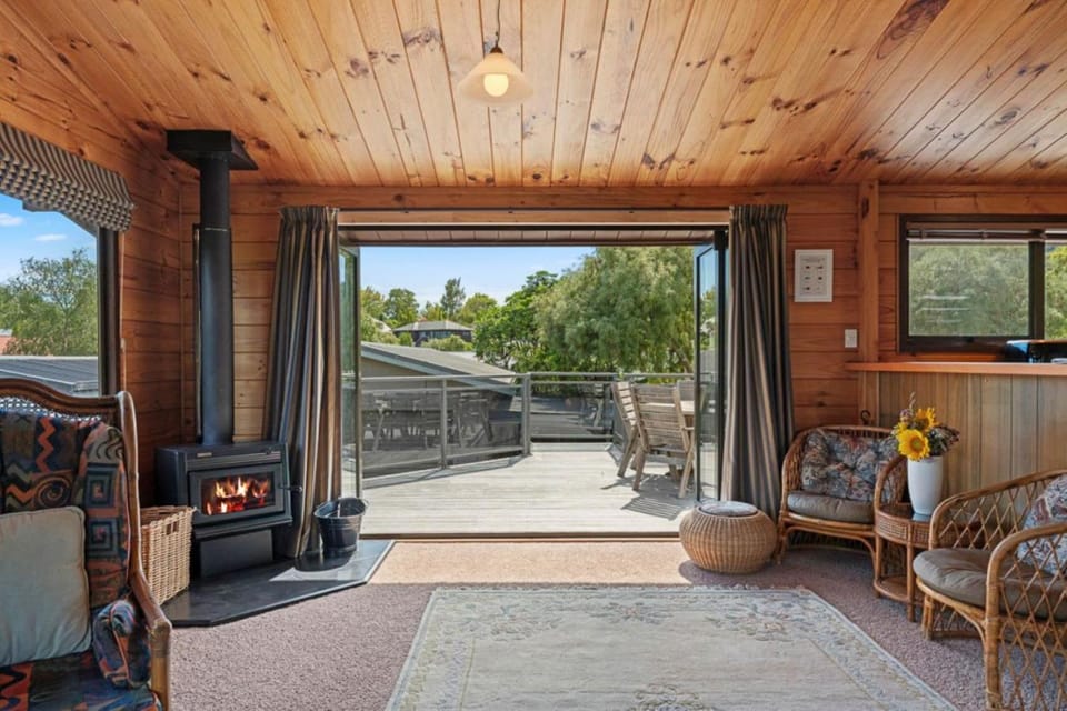 Day, Natural landscape, View (from property/room), Balcony/Terrace, Living room, Seating area, Dining area