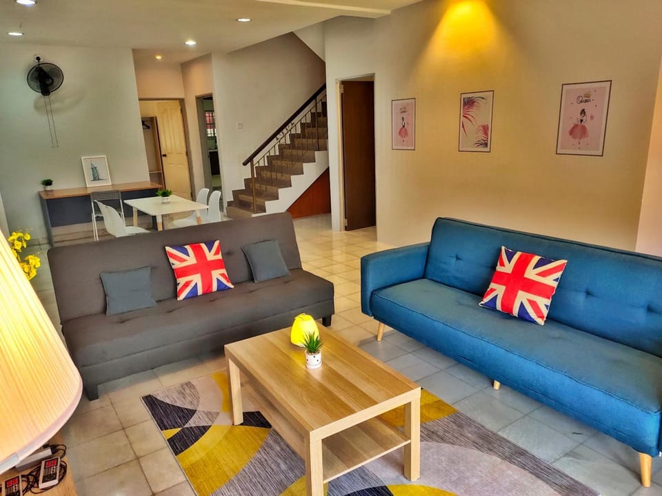 Semi-Detached, Up to 24 Pax, 3200sqft, 4 Bedrooms, 3 Bathrooms, 4 Car Parks by Star Home House in Bayan Lepas