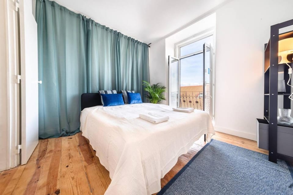 Riverfront Elegance 41BR Spacious Retreat Apartment in Lisbon