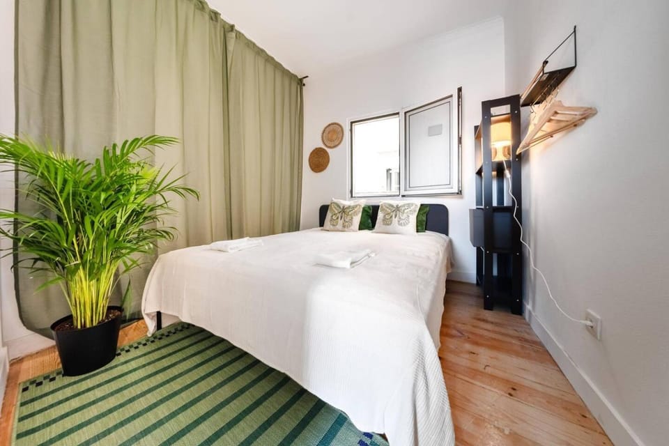 Riverfront Elegance 41BR Spacious Retreat Apartment in Lisbon