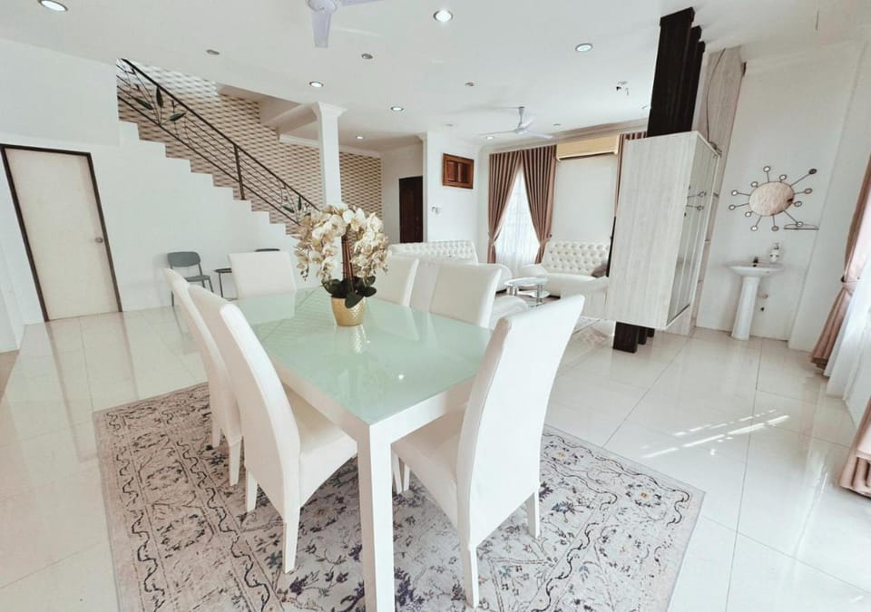 Seating area, Dining area