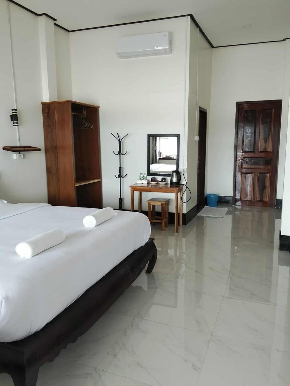 DODAND Studio & Sunset Riverside Guesthouse Bed and Breakfast in Cambodia