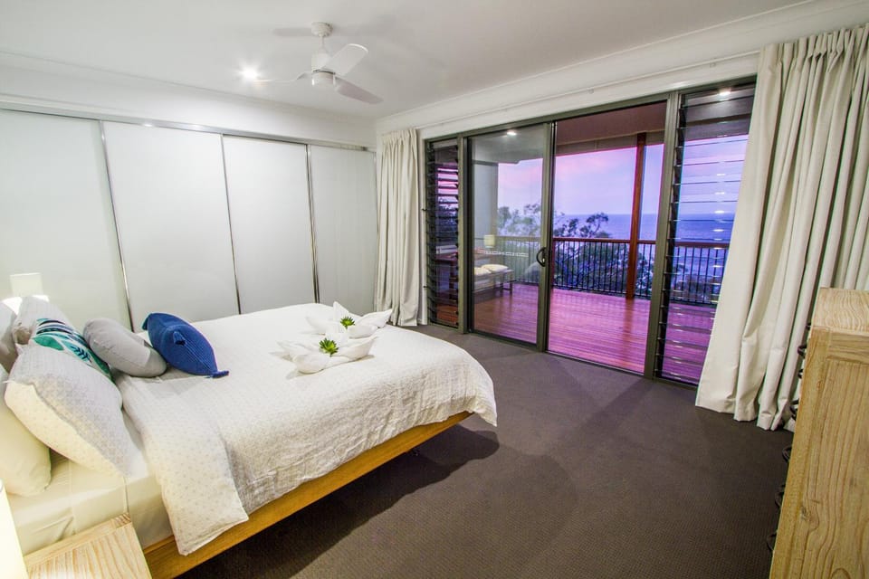 Bed, Balcony/Terrace, Bedroom, Sea view, towels