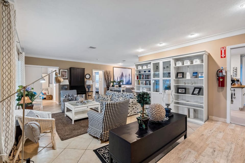 5 Bedroom Private Waterfront Villa with Pool and Dock Villa in Fort Lauderdale