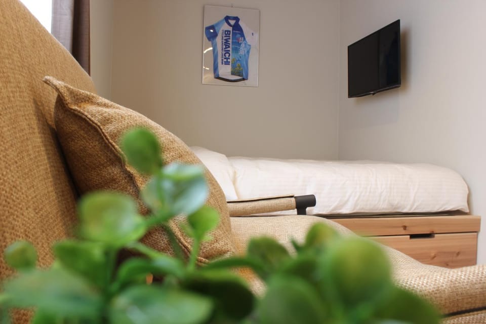 Bed, Seating area