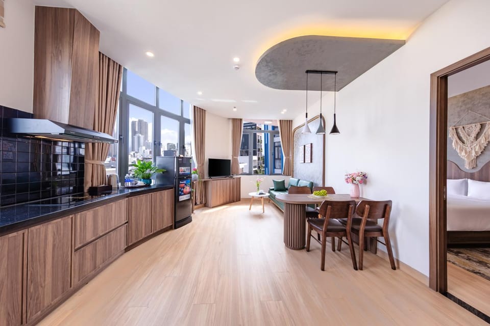 Kitchen or kitchenette, minibar, stove