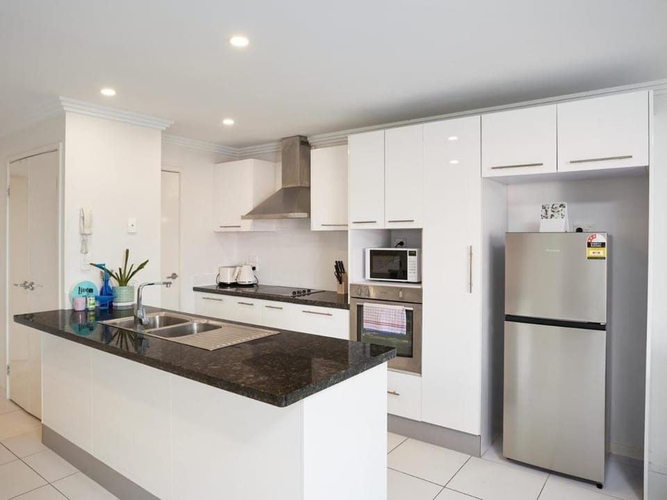 Comfort Two Bedroom Apartment in Heart Southport Apartment in Main Beach