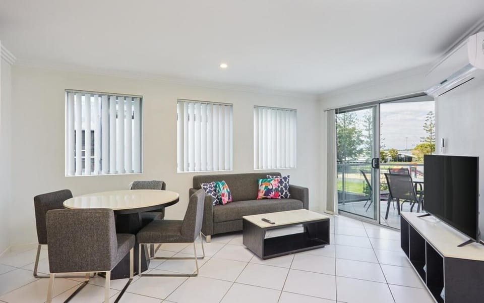 Comfort Two Bedroom Apartment in Heart Southport Apartment in Main Beach