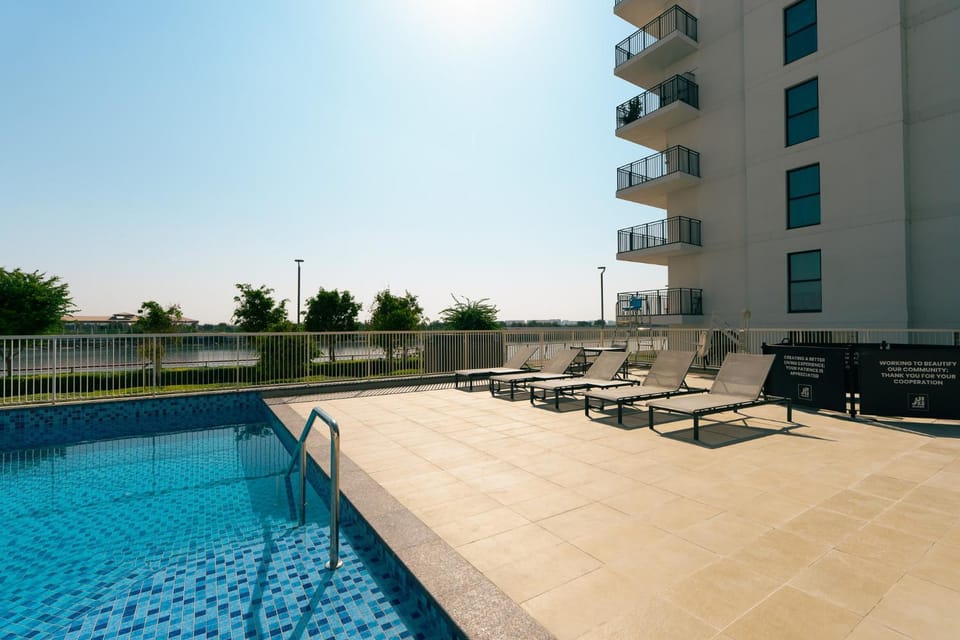 Swimming pool, sunbed