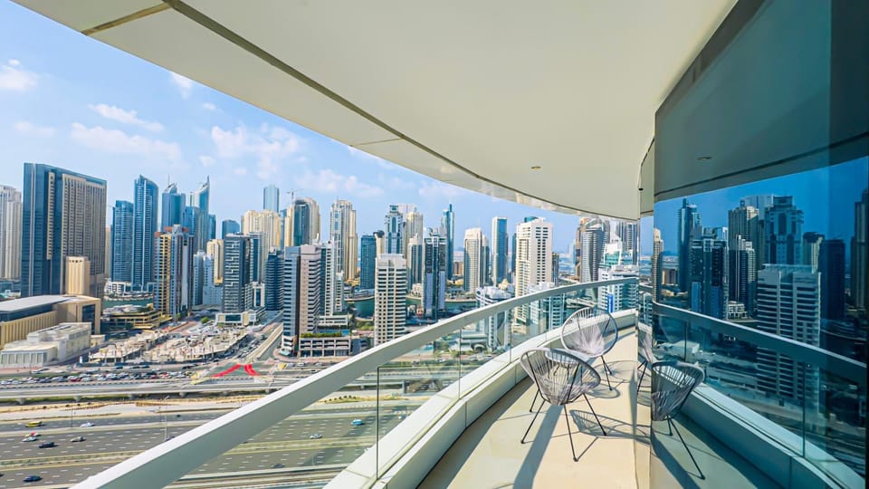 Sophisticated 2BR in JLT - Walk to Metro & Lake House in Dubai