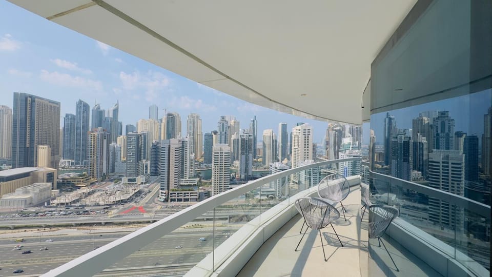 Sophisticated 2BR in JLT - Walk to Metro & Lake House in Dubai