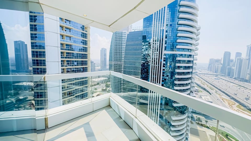 Sophisticated 2BR in JLT - Walk to Metro & Lake House in Dubai