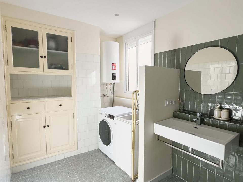 Shower, Bathroom, flat iron, storage, washing machine