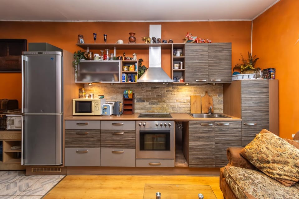 Coffee/tea facilities, oven, toaster