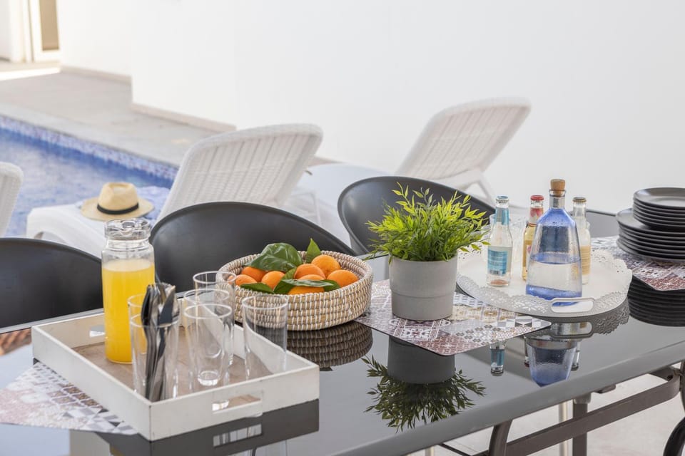 Food and drinks, Food, Drinks