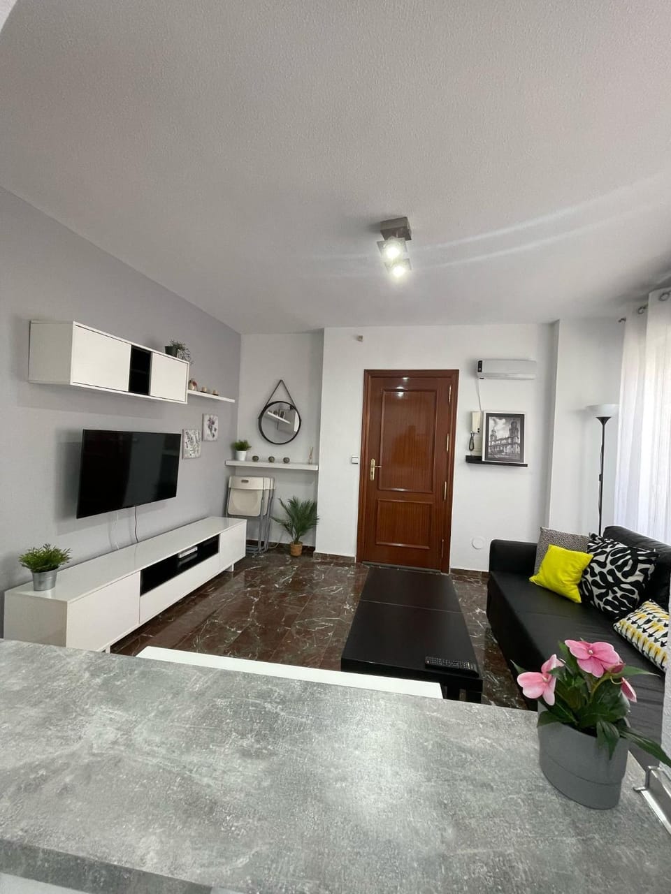Communal lounge/ TV room, TV and multimedia, Living room