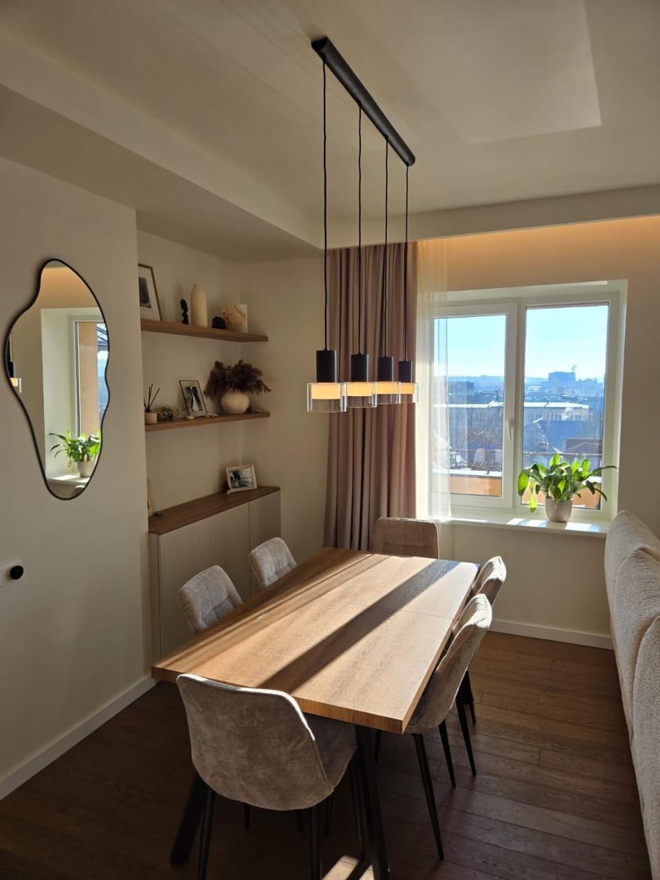Seating area, Dining area