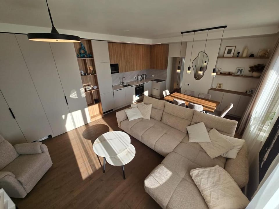 Kitchen or kitchenette, Living room, Seating area, Dining area