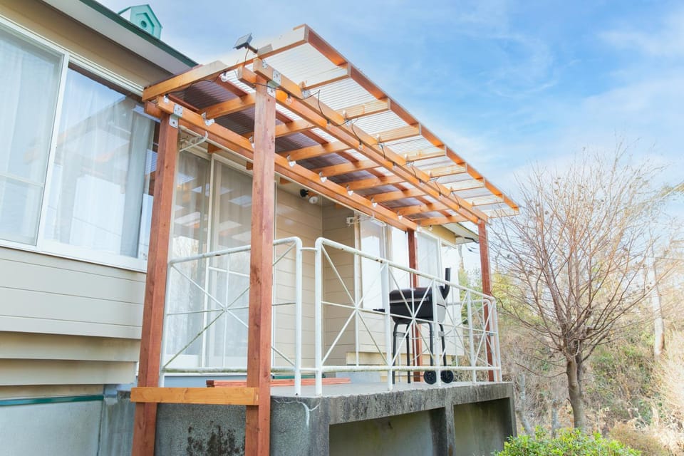 Property building, Patio, Day, Balcony/Terrace