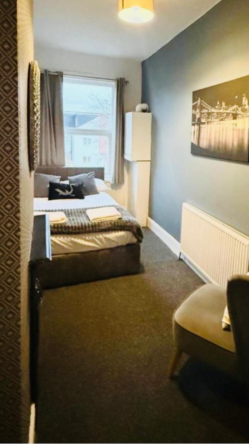Comfortable 3 Double Bed Victorian Terrace from Luxus Stays House in Coventry