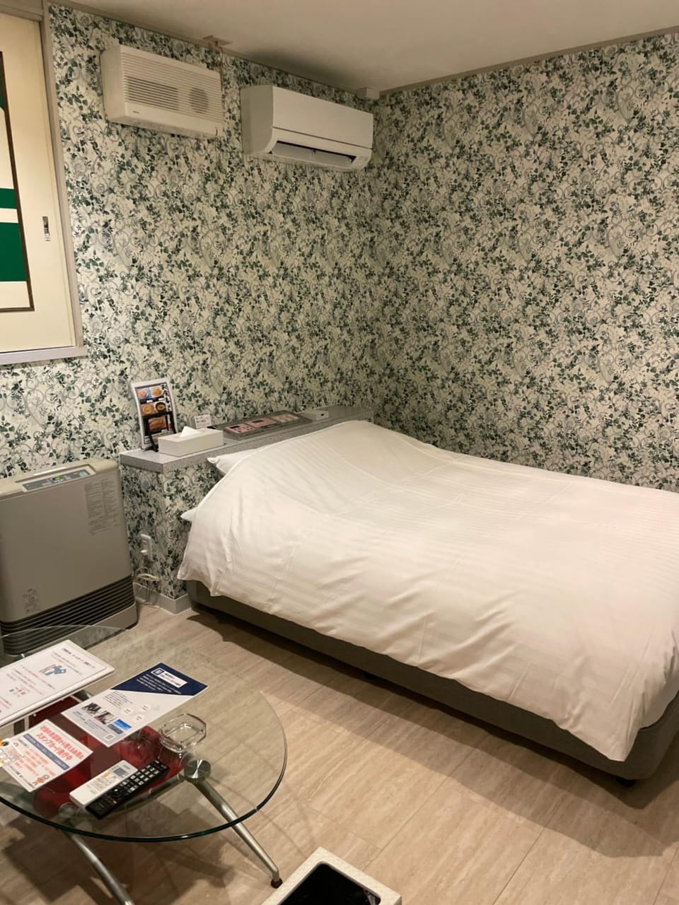Bed, Photo of the whole room, Bedroom, air conditioner
