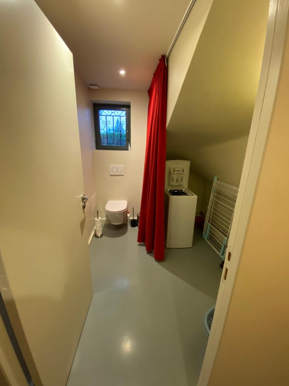 Toilet, washing machine