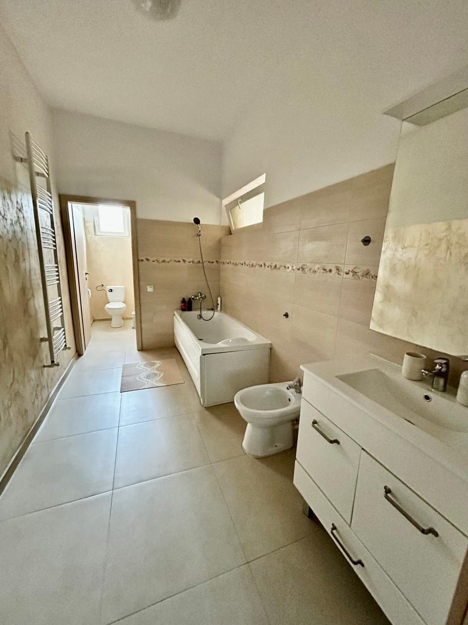 Vera Residence - Free Private Parking & Self Check-In Apartment in Timisoara