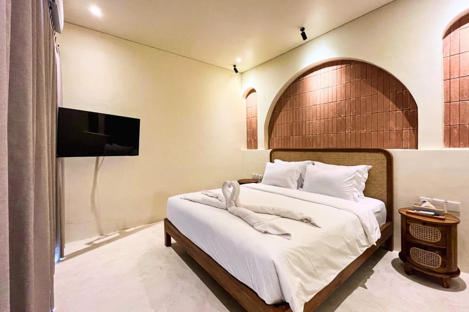Bed, TV and multimedia, Photo of the whole room, Bedroom, towels