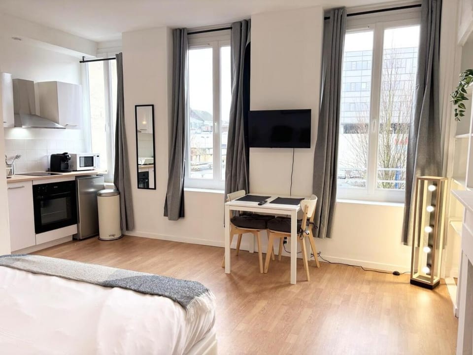 Grand studio pour 2 voyageurs - Hypercentre Apartment in Hauts-de-France
