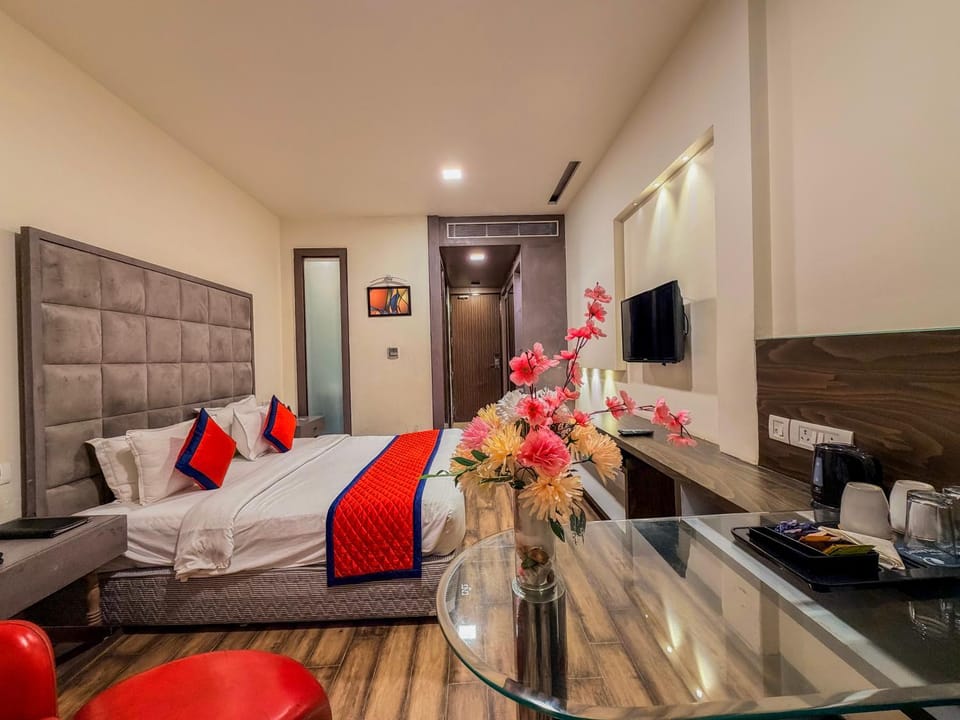 Bed, TV and multimedia, Photo of the whole room, air conditioner
