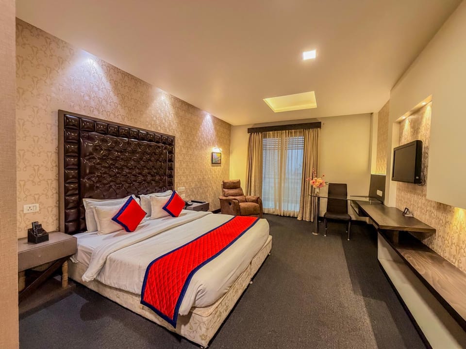 Bed, TV and multimedia, Photo of the whole room, air conditioner