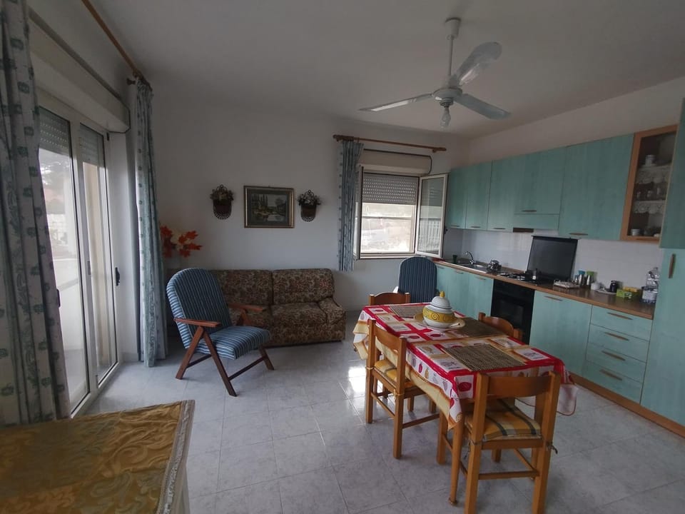 TV and multimedia, Kitchen or kitchenette, Living room, stove