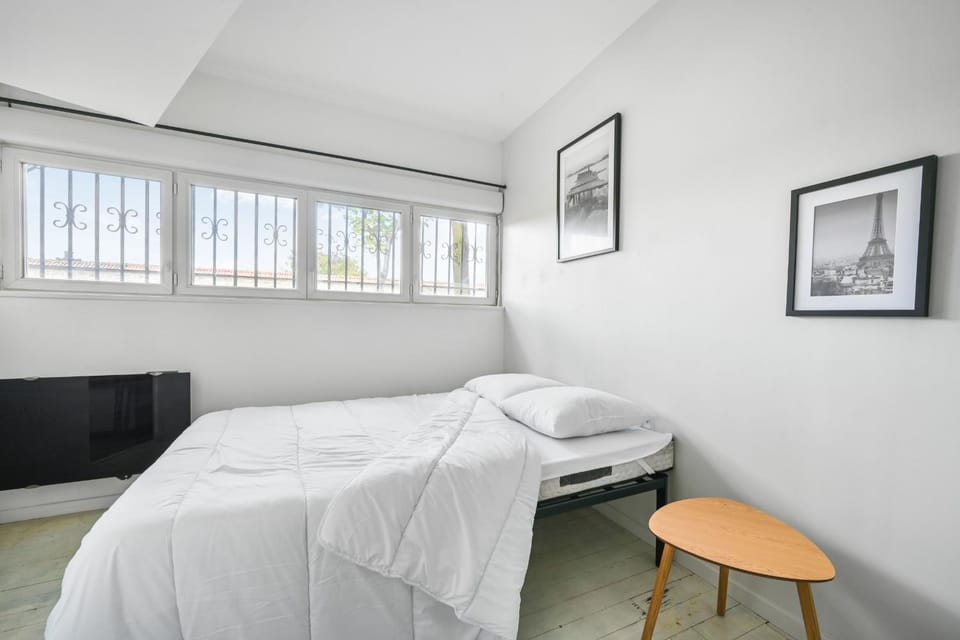 Loft Design avec Baignoire Balnéo Apartment in Paris