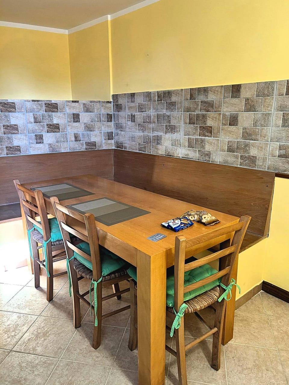 Seating area, Dining area, Lunch, Lunch