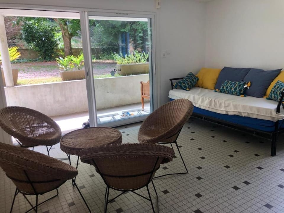 Living room, Photo of the whole room, Bedroom