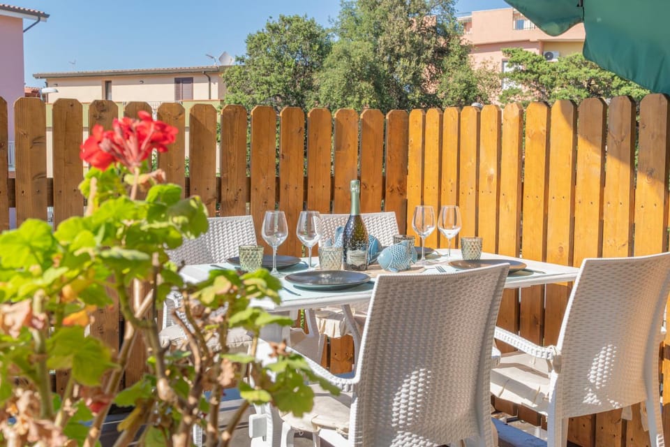 Massetti's Beachside Lodge Apartment in La Caletta