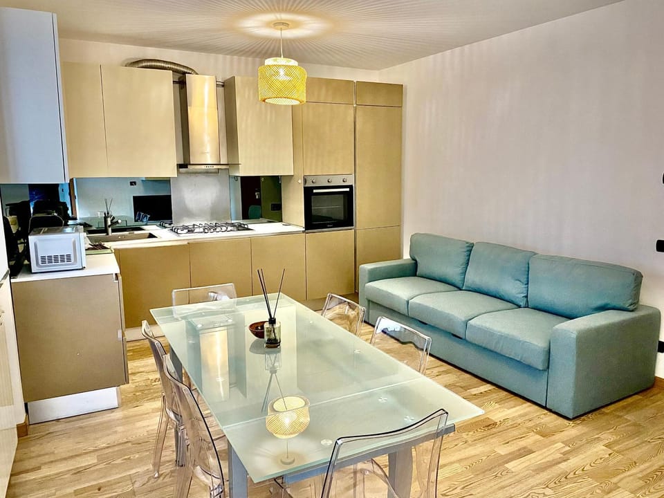 Kitchen or kitchenette, Living room, Seating area, Dining area, oven, stove