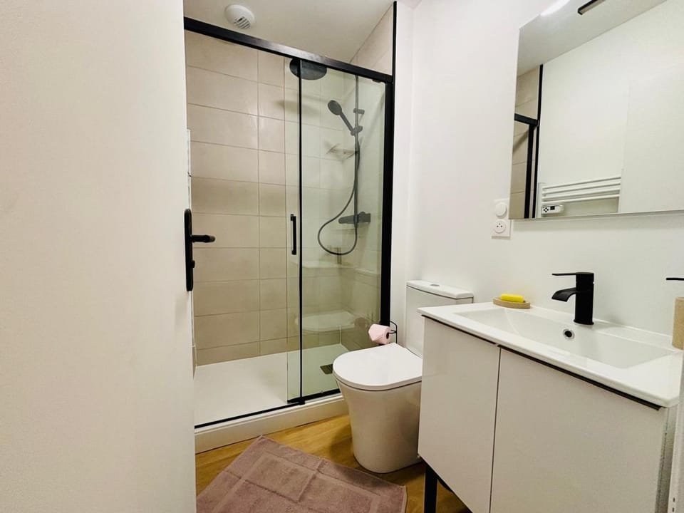 Shower, Bathroom, towels