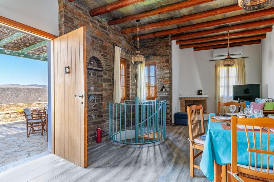 Property building, Balcony/Terrace, Living room