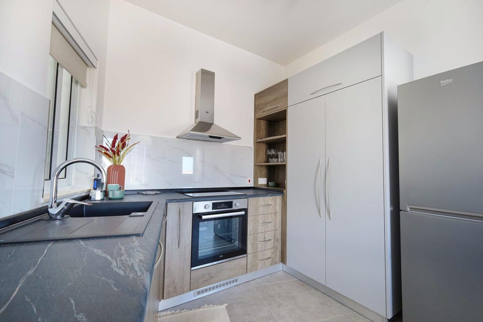 Cosy 1 BD Penthouse in Bugibba - Corner Terrace with Sea Views Apartment in Saint Paul's Bay