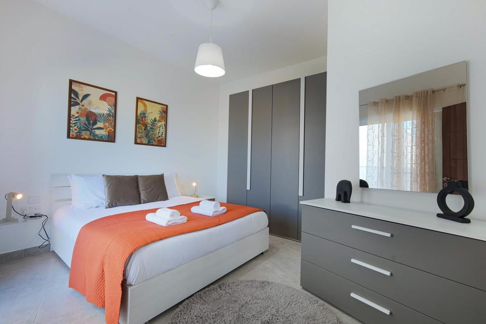 Cosy 1 BD Penthouse in Bugibba - Corner Terrace with Sea Views Apartment in Saint Paul's Bay